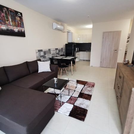 Къмпинг Градина - Апартамент С Две Спални В К-С Черноморска Звезда Apartment Chernomorets Exterior photo